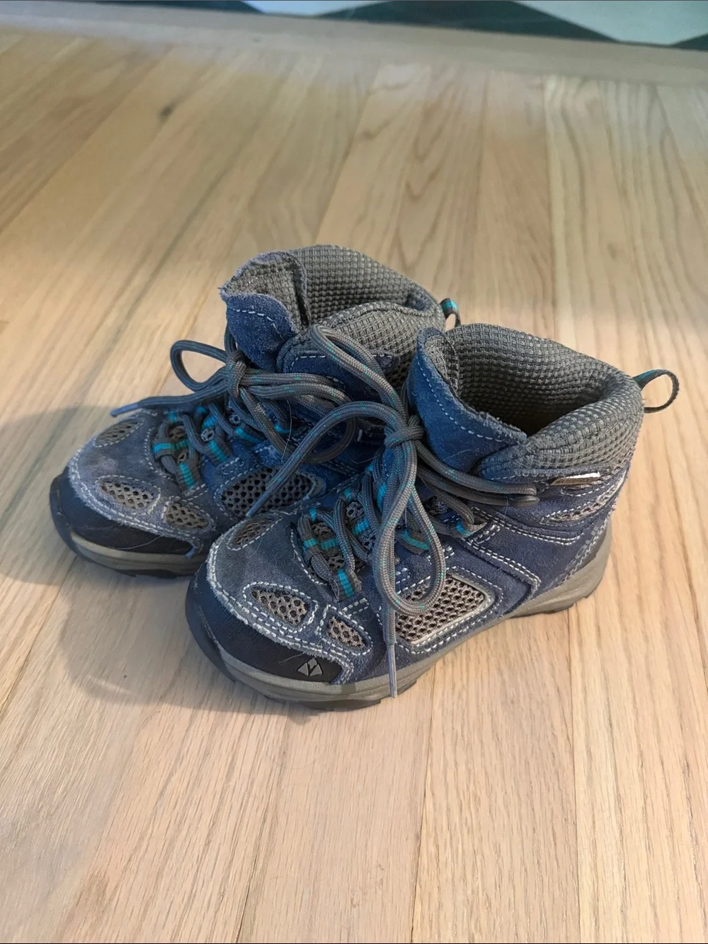 Vasque Kids Grey and Blue Hiking Boots size 10